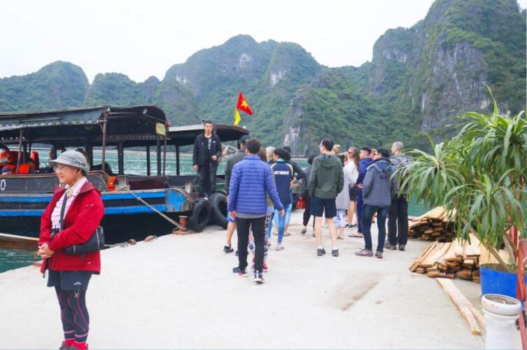 Halong Silversea CruiseOver view
