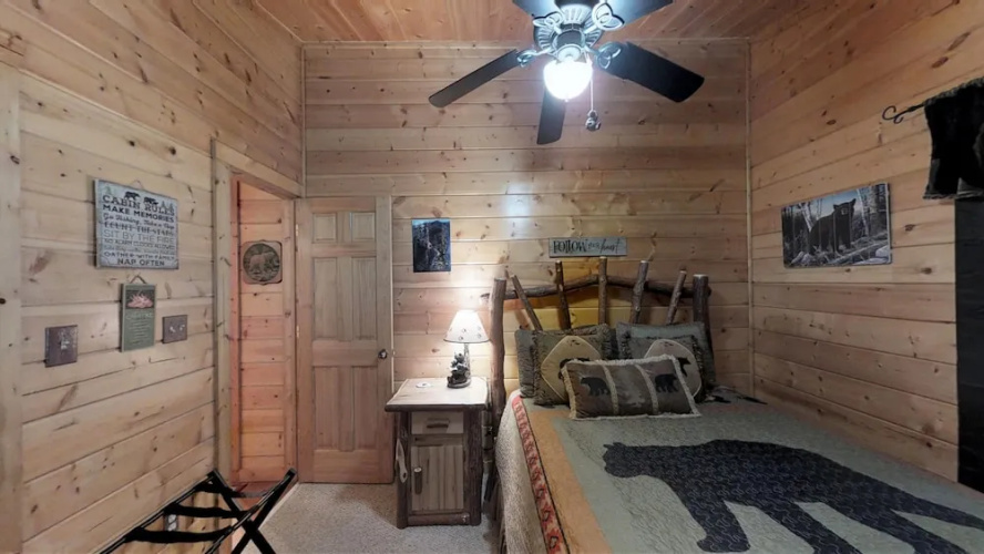 Creeksong Hollow 2 Bedroom Cabin by RedAwning