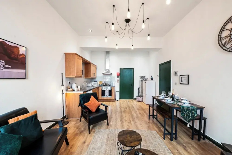 3 Bedroom Apartment-birmingham-sleeps7-citycentre