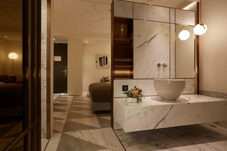 9 Brick Hotel