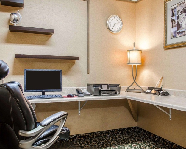 Quality Inn & Suites photo 14