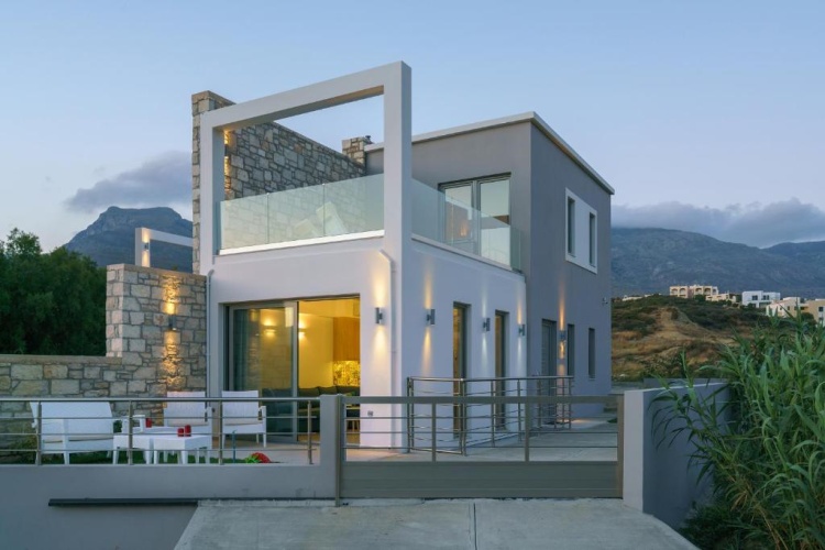 2 Bedrooms Villa