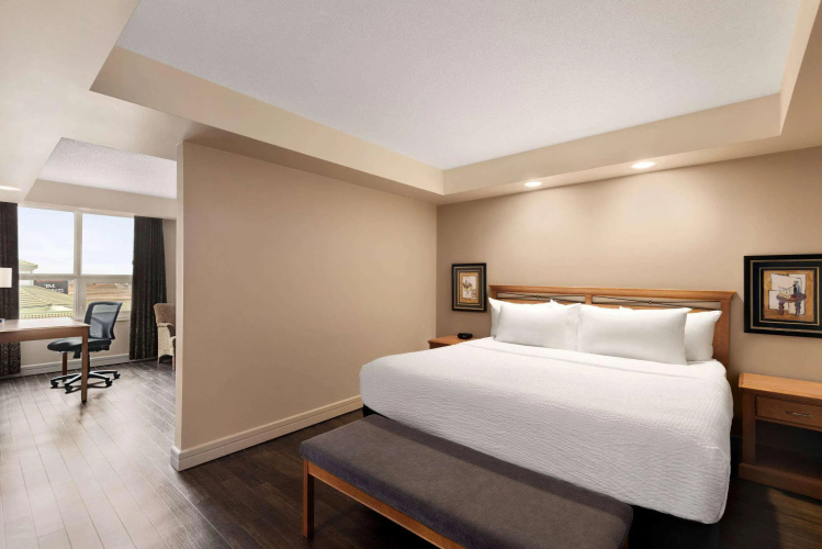 Royal Hotel Edmonton Airport, Trademark Collection by Wyndham