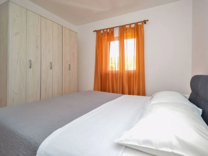 Apartment Mladen Paros 31201