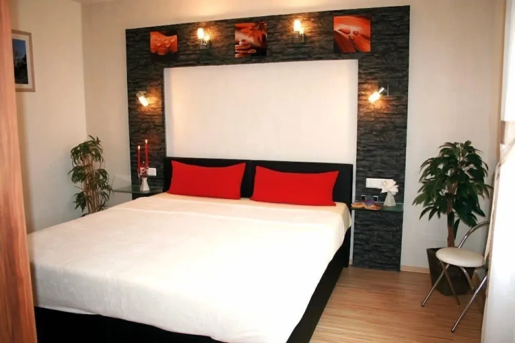 1 Bedroom Apartment with garden view