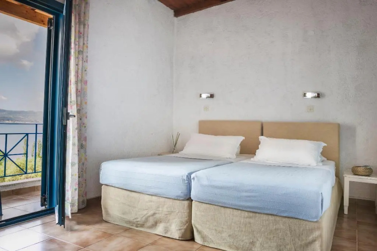 Metaxatos Apartments