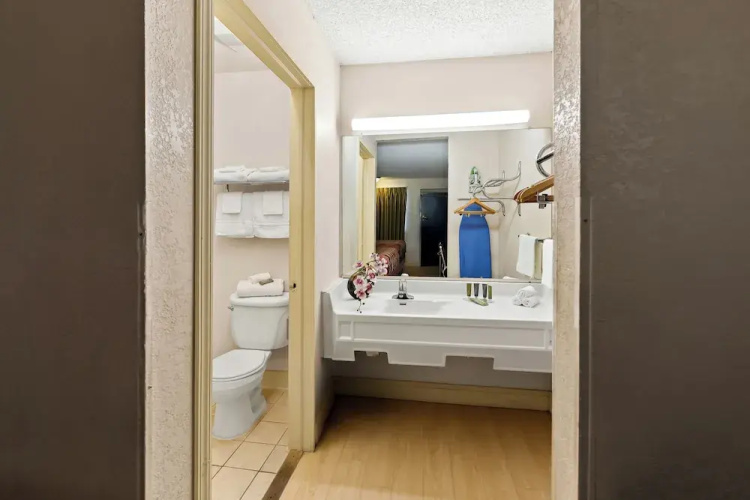 Bellmawr Economy Inn