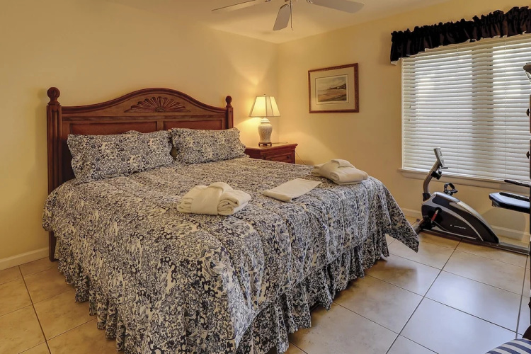 Heritage Villa 2221 by RedAwning