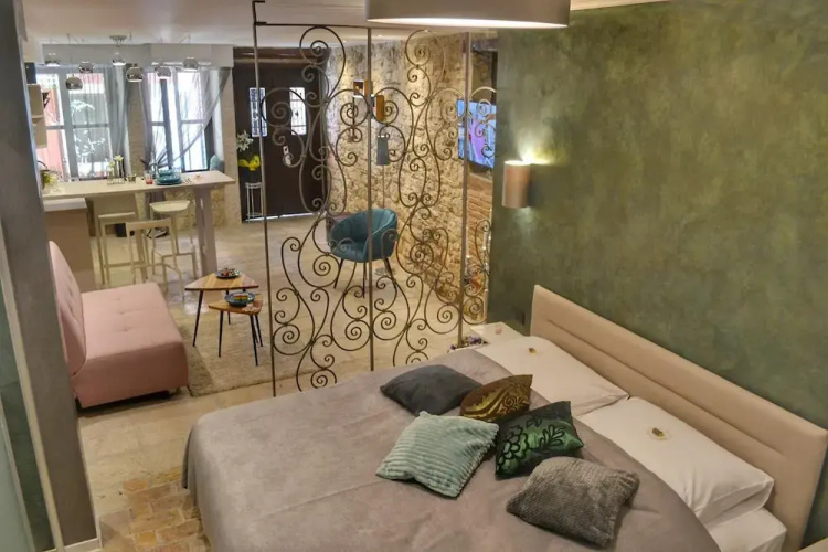 Studio Apartment Eleven