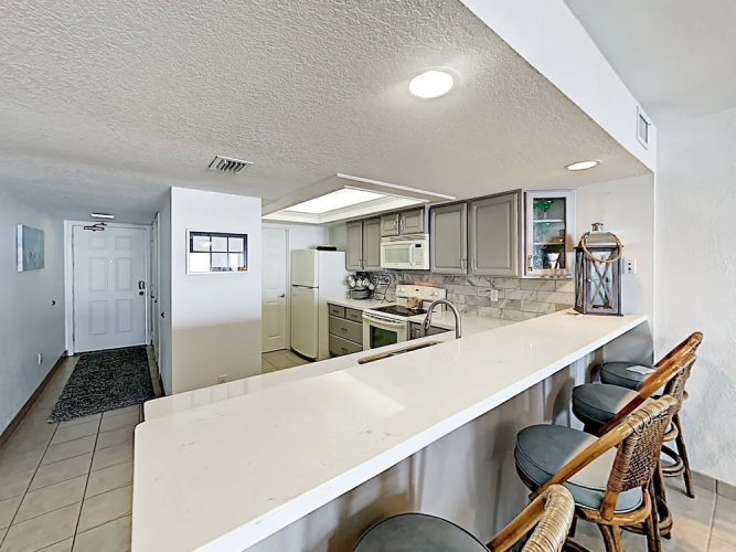 2BR Embassy #404 - 2 Br Condo
