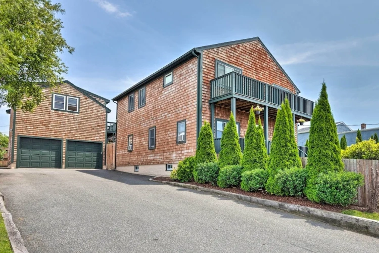 4 Bedrooms Cottage with balcony