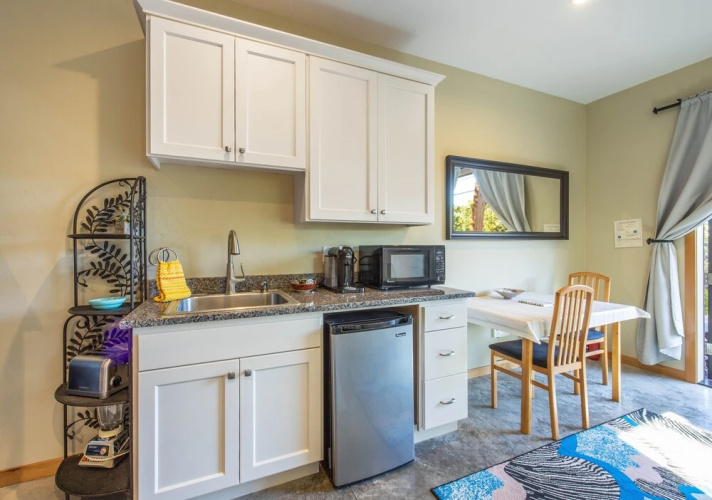White Cap 1 Bedroom Home by Redawning