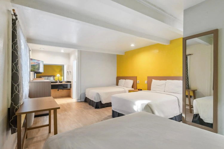 Hotel H-Wood