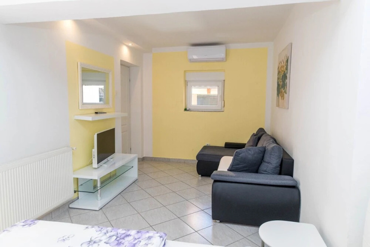 Apartments Janya