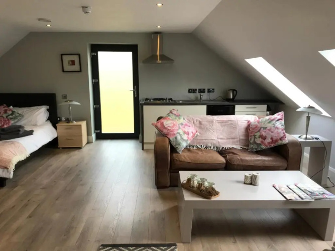 Lakeside Studio 1 Loft Apartment