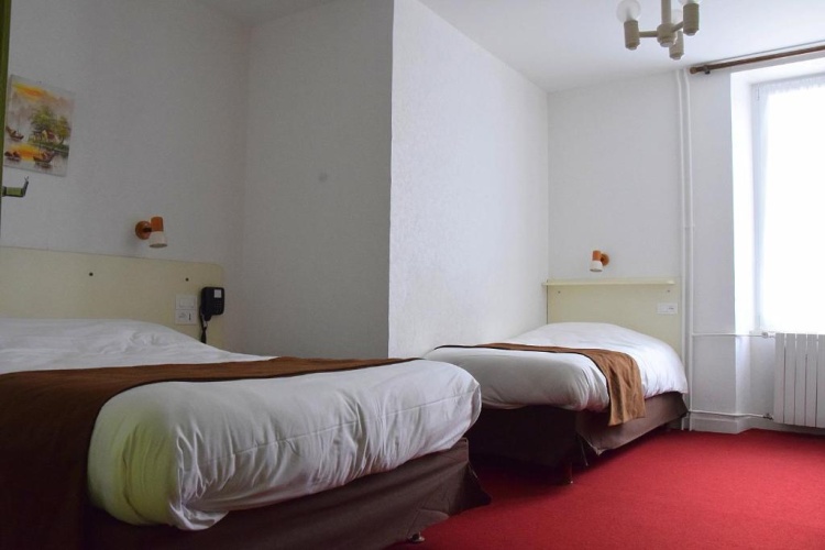 Standard Triple room