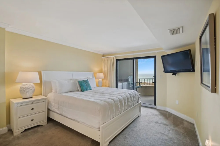 Inlet Reef 102 2 Bedroom Condo by RedAwning