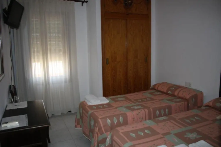 Standard Triple room