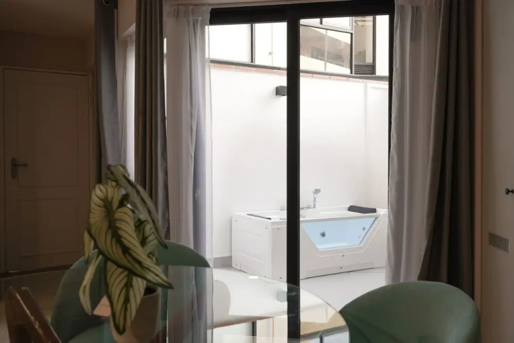 GLOBALSTAY. New Studios with Jacuzzi