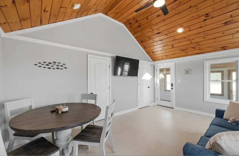 Modern Cottage Perfect For Winter Rental