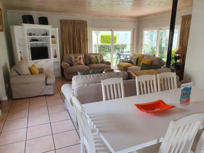 4 Bedrooms Cottage