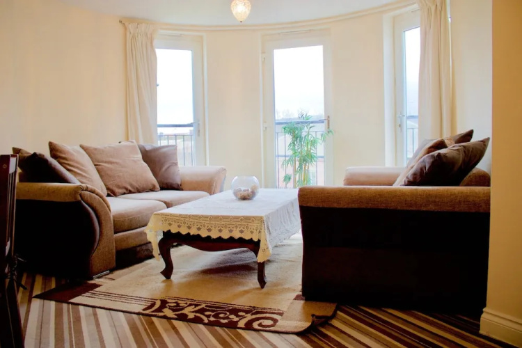 2 Bedroom Leith Apartment