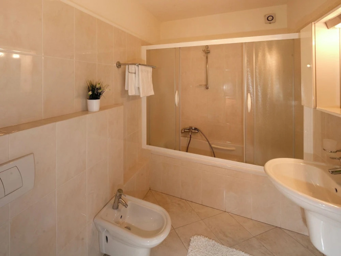 Apartment with Shared Pool, Terrace, A/C And Wifi 800 M From the Beach