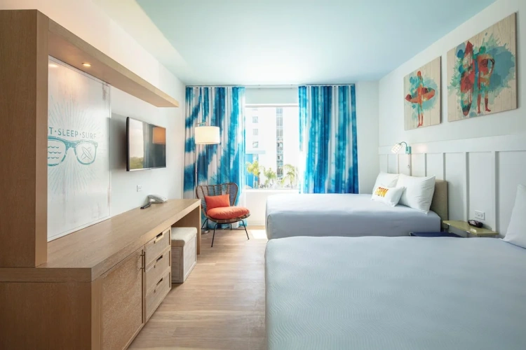 Standard Mobility Accessible room with pool view