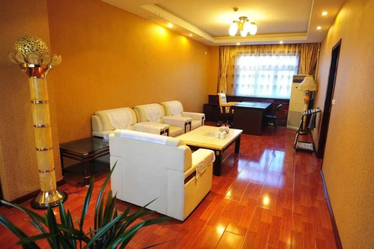 Fengcheng Hotel