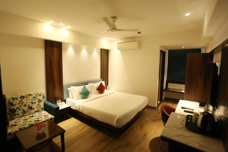Pravasa Hotel, Indore