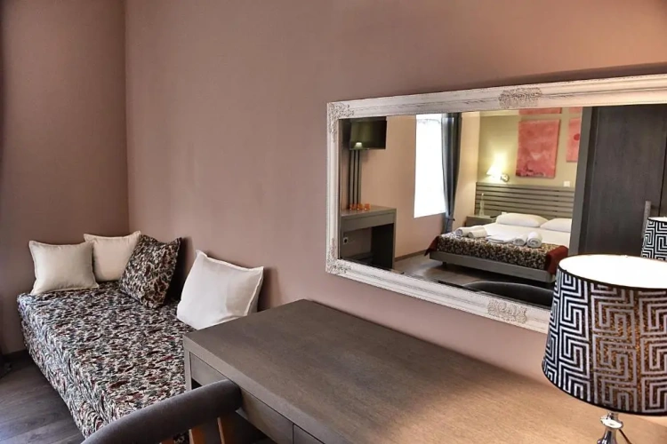 Standard Triple room