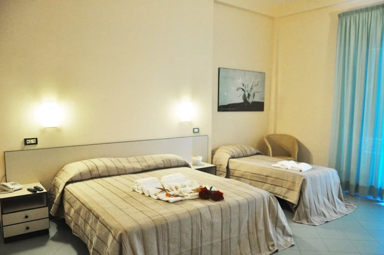 Standard Triple room with balcony