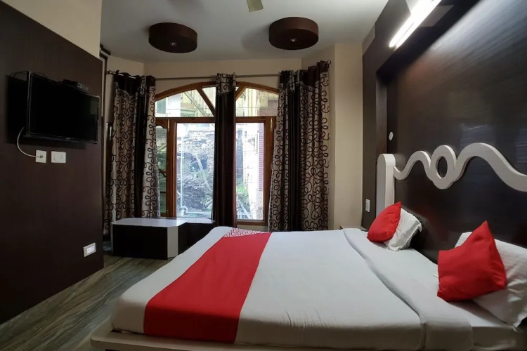 Oyo 30576 Satyam Regency