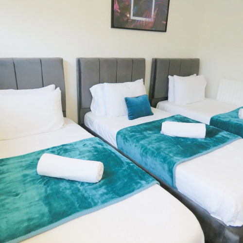 Tudors eSuites Five Ways Terrace Parking