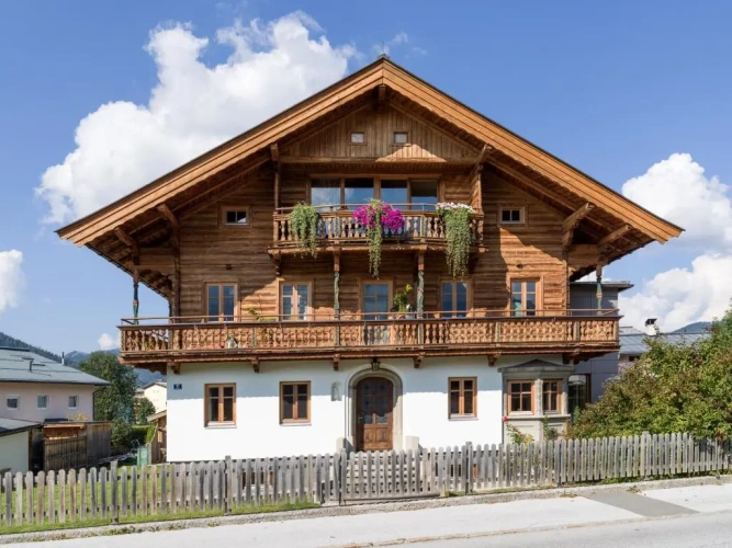 3 Bedrooms Apartment