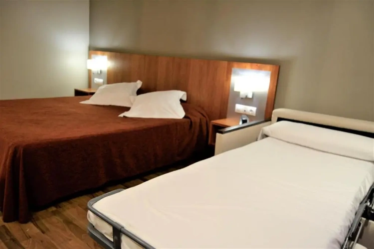 Standard Triple room