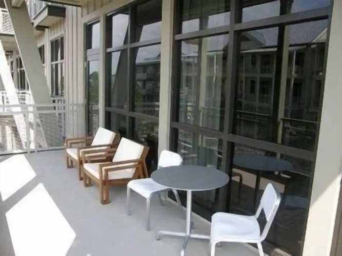 3 Bedrooms Apartment