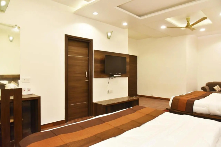 Goroomgo Hollywood Heights Amritsar