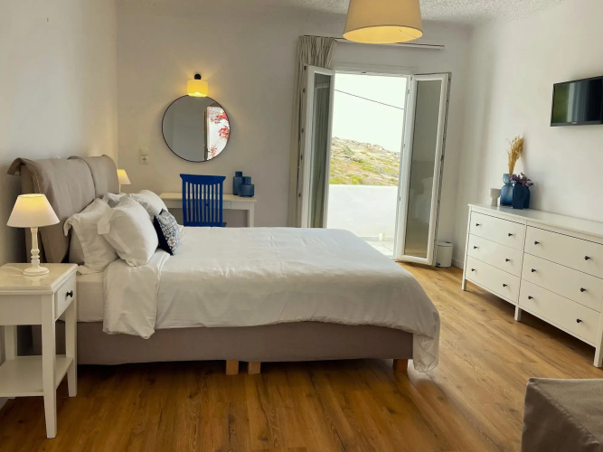 Adonis Hotel Studios & Apartments