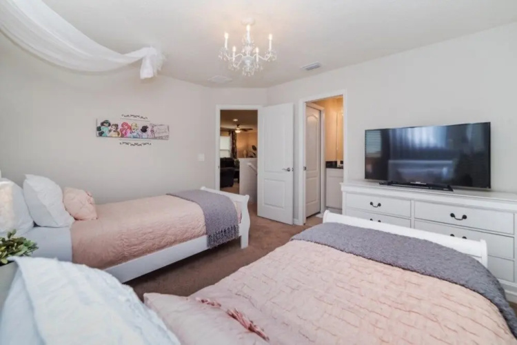 Windsor at Westside 8937 IHR 1879