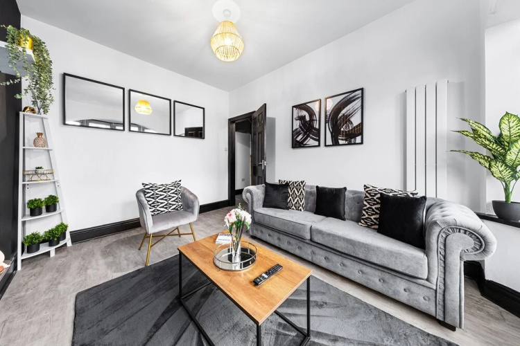 2 Bed Flat - Sleeps 8 - Pets - Parking - Wifi