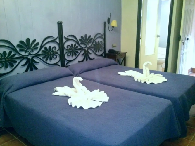 Standard Triple room