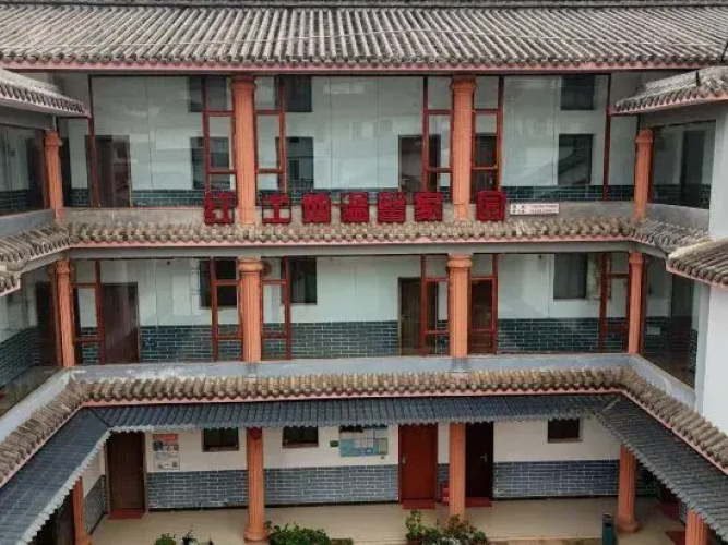 Red Land Warm Home Hostel