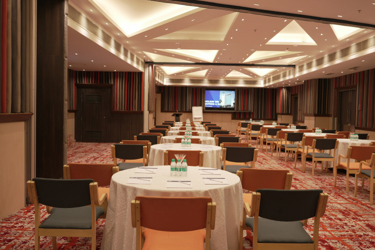 Holiday Inn Express & Suites photo 19
