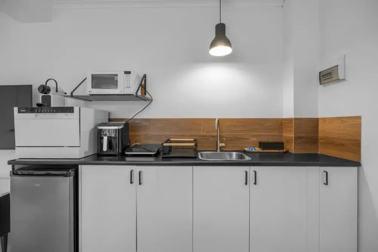 Central 1-bed Adelaide Apartment With Balcony