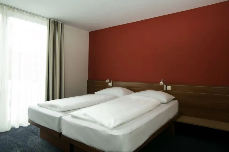 1 Bedroom Standard Double room with balcony