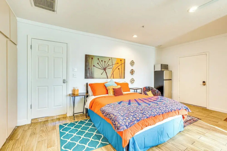 Shop, Golf & Hike: Modern Scottsdale Studio!