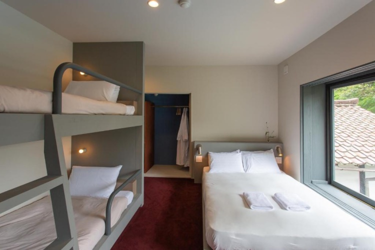 Standard Quadruple room with garden view