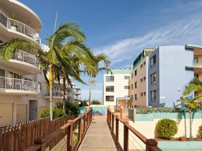 3 Bedrooms Sextuple Apartment