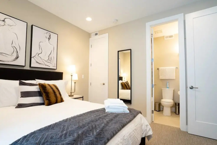 Mid Mod Manor A Sophisticated Townhouse Golden Triangle